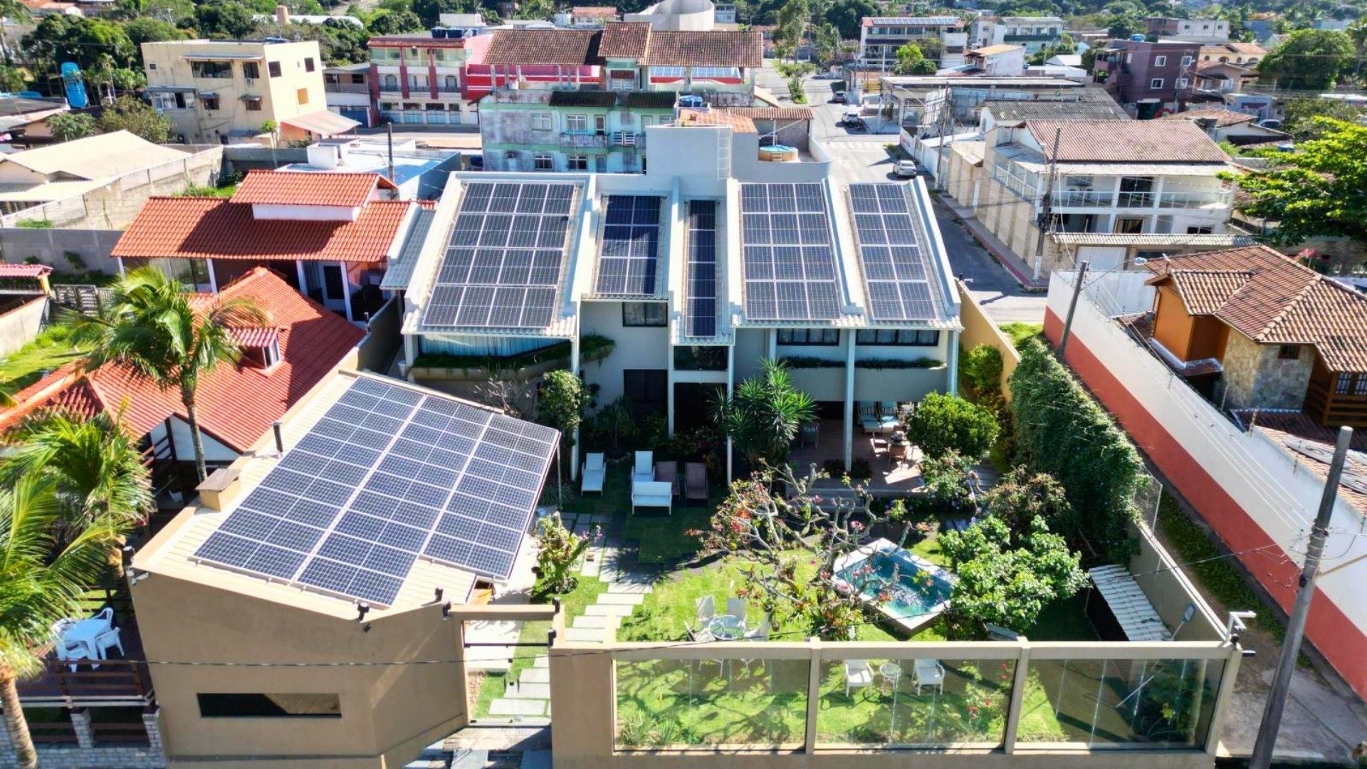 Residencial Santa Monica, Guarapari- ES, 106 módulos  Potência 47,7 Kwp  Economia anual R$ 45.000,00