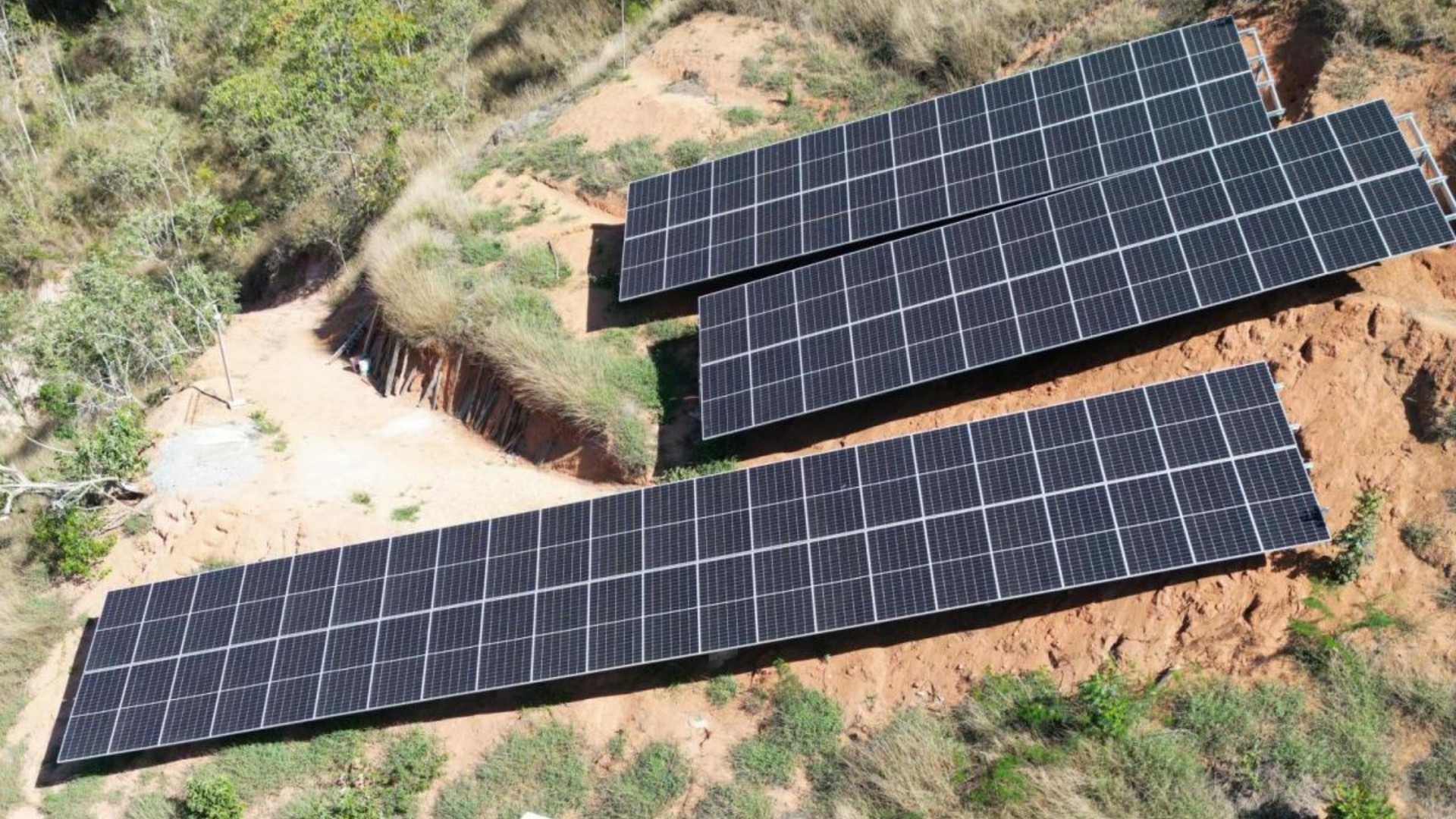 Agronegócio - Sitio Velho do Rio Ponto Alto, Domingos Martins - ES 96 módulos -  Potência 51,84 Kwp  Economia anual R$ 67.500,00
